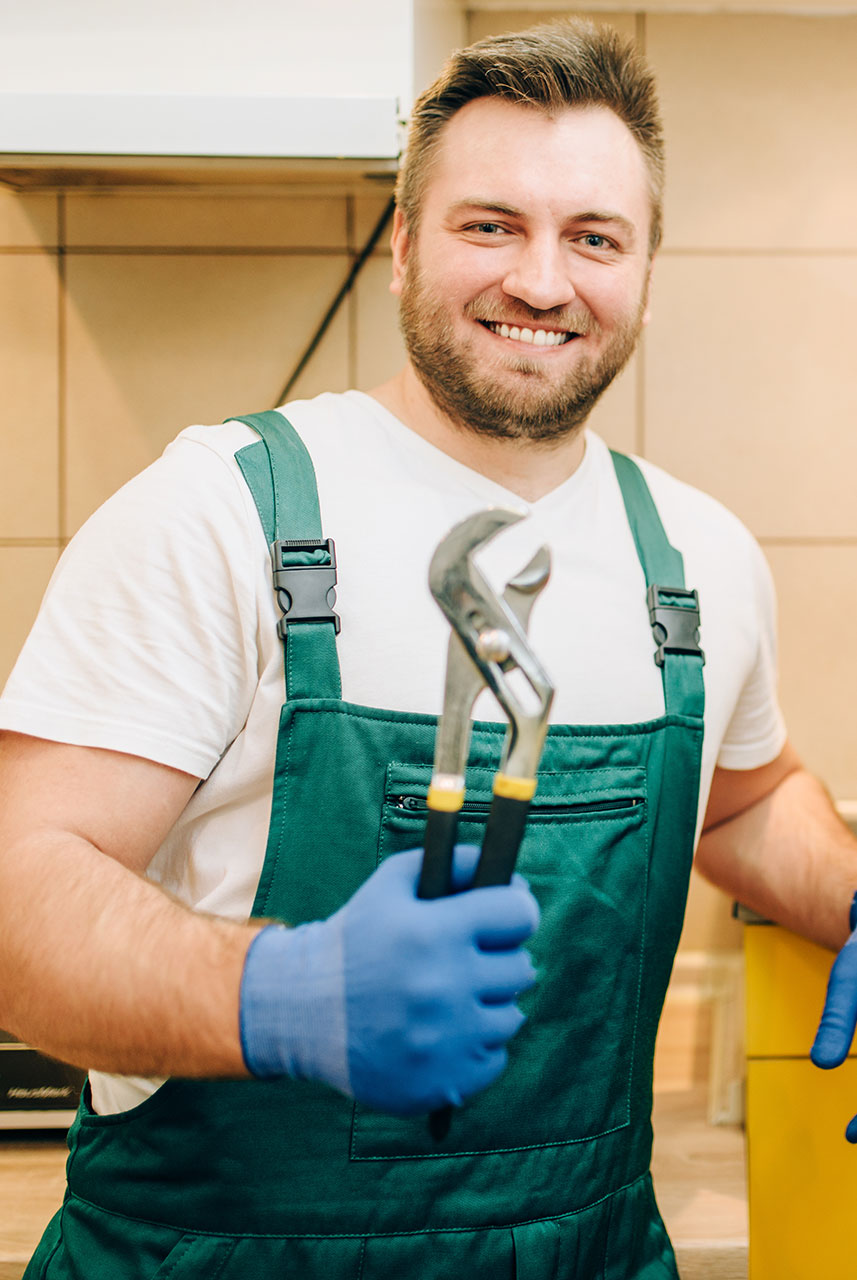 plumber-in-uniform-holds-wrench-handyman-2021-08-26-16-26-54-M29UADW.jpg